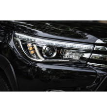 Передні фари ОЕМ V2 2015-2019 (під ксенон лампу або LED, 2 шт) для Toyota Hilux 2015- рр.