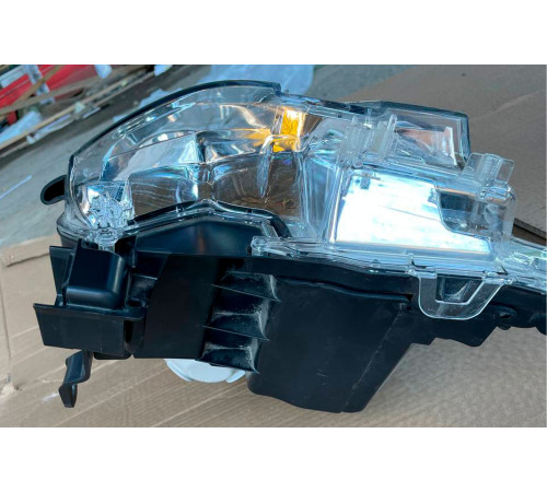Передні фари 2016+ (Standart, б/в) для Toyota Land Cruiser 200 2007-2021 рр.