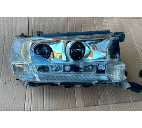 Передні фари 2016+ (Standart, б/в) для Toyota Land Cruiser 200 2007-2021 рр.
